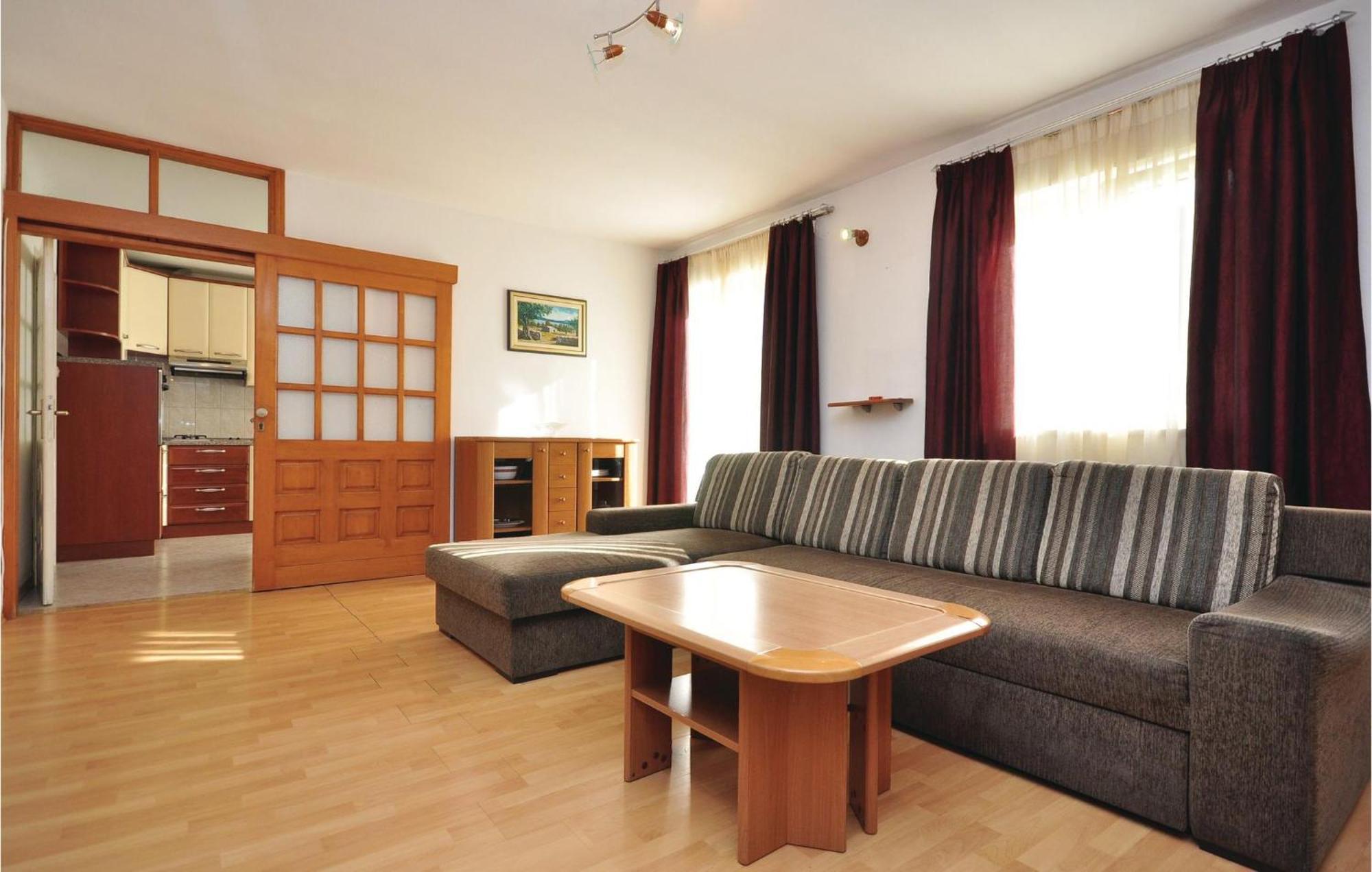 3 Bedroom Awesome Apartment In Pucisca Luaran gambar