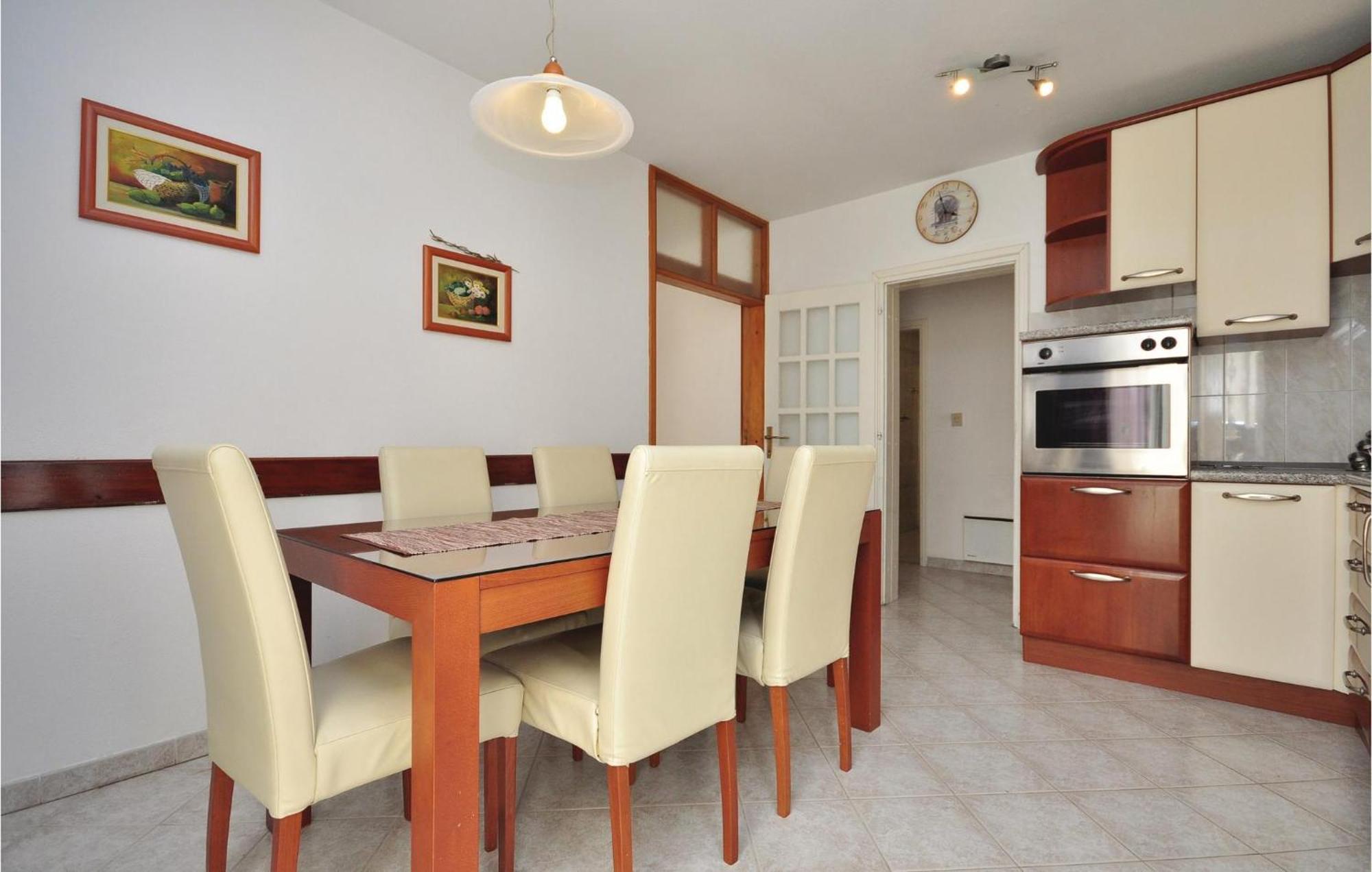 3 Bedroom Awesome Apartment In Pucisca Luaran gambar