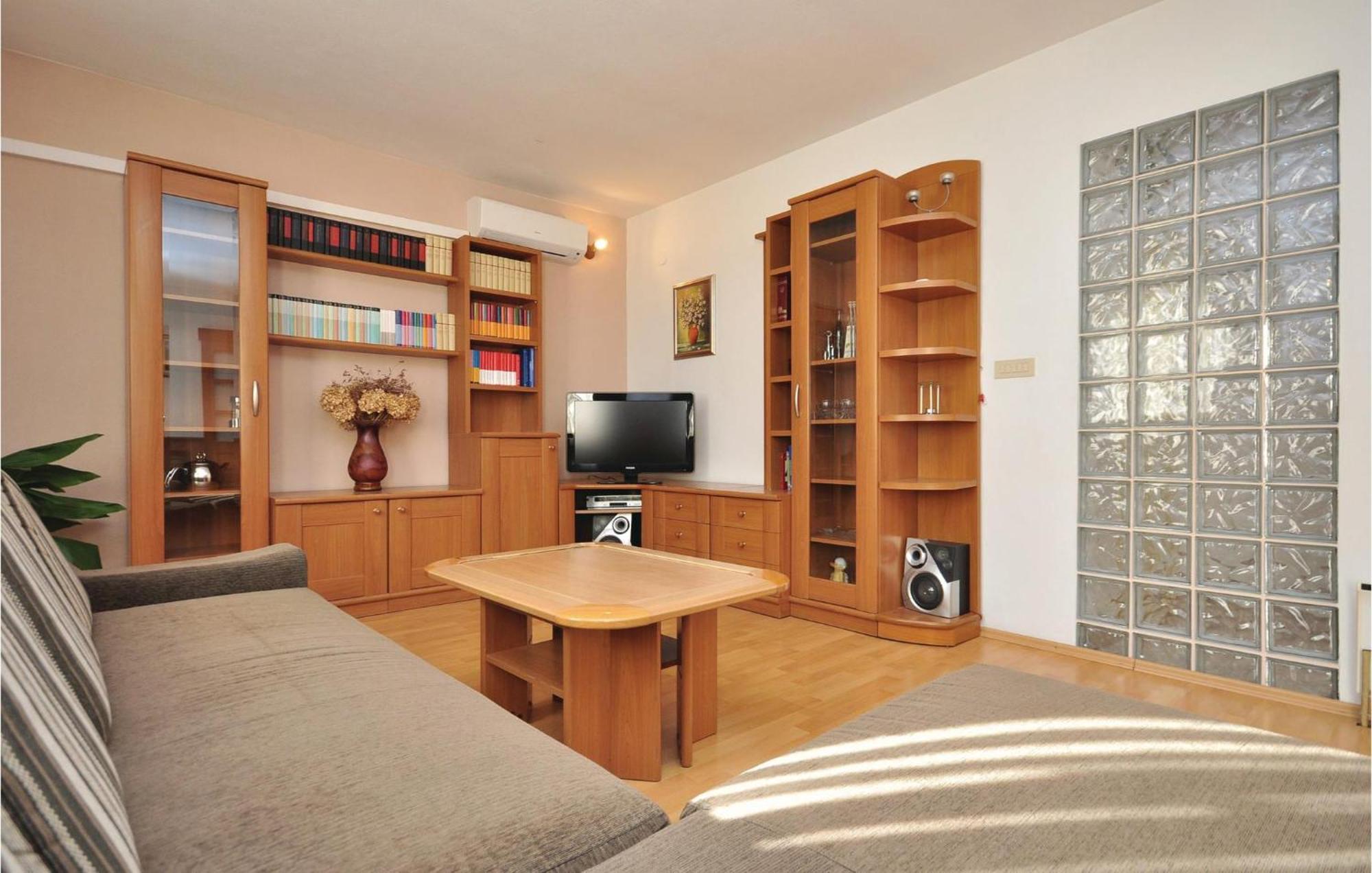 3 Bedroom Awesome Apartment In Pucisca Luaran gambar