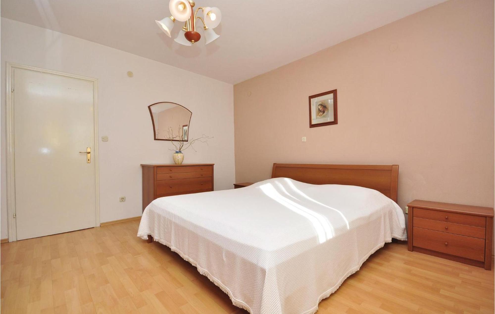 3 Bedroom Awesome Apartment In Pucisca Luaran gambar