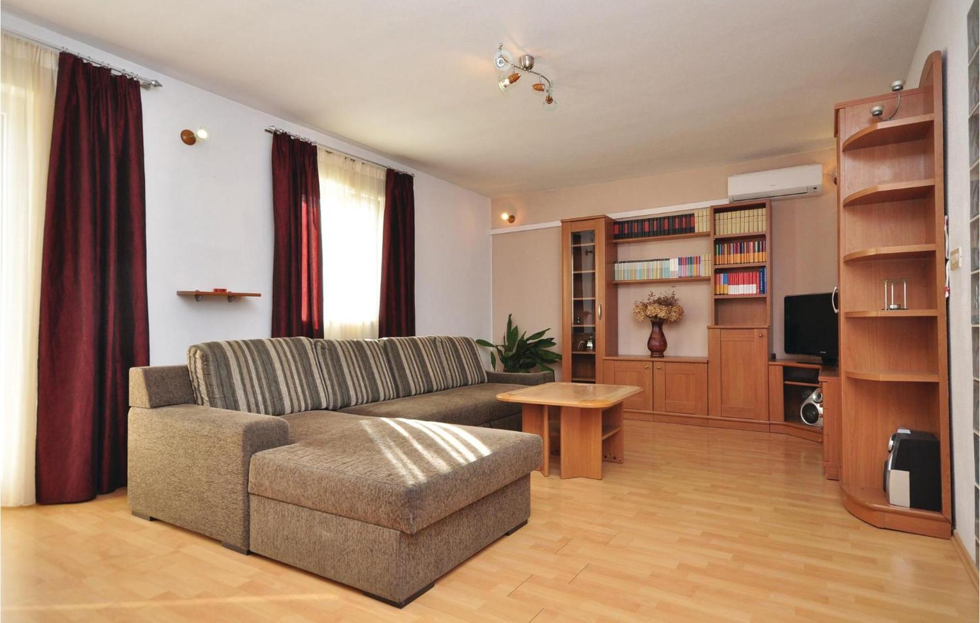 3 Bedroom Awesome Apartment In Pucisca Luaran gambar