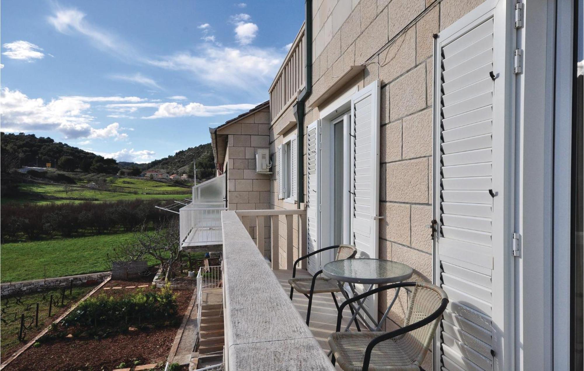 3 Bedroom Awesome Apartment In Pucisca Luaran gambar