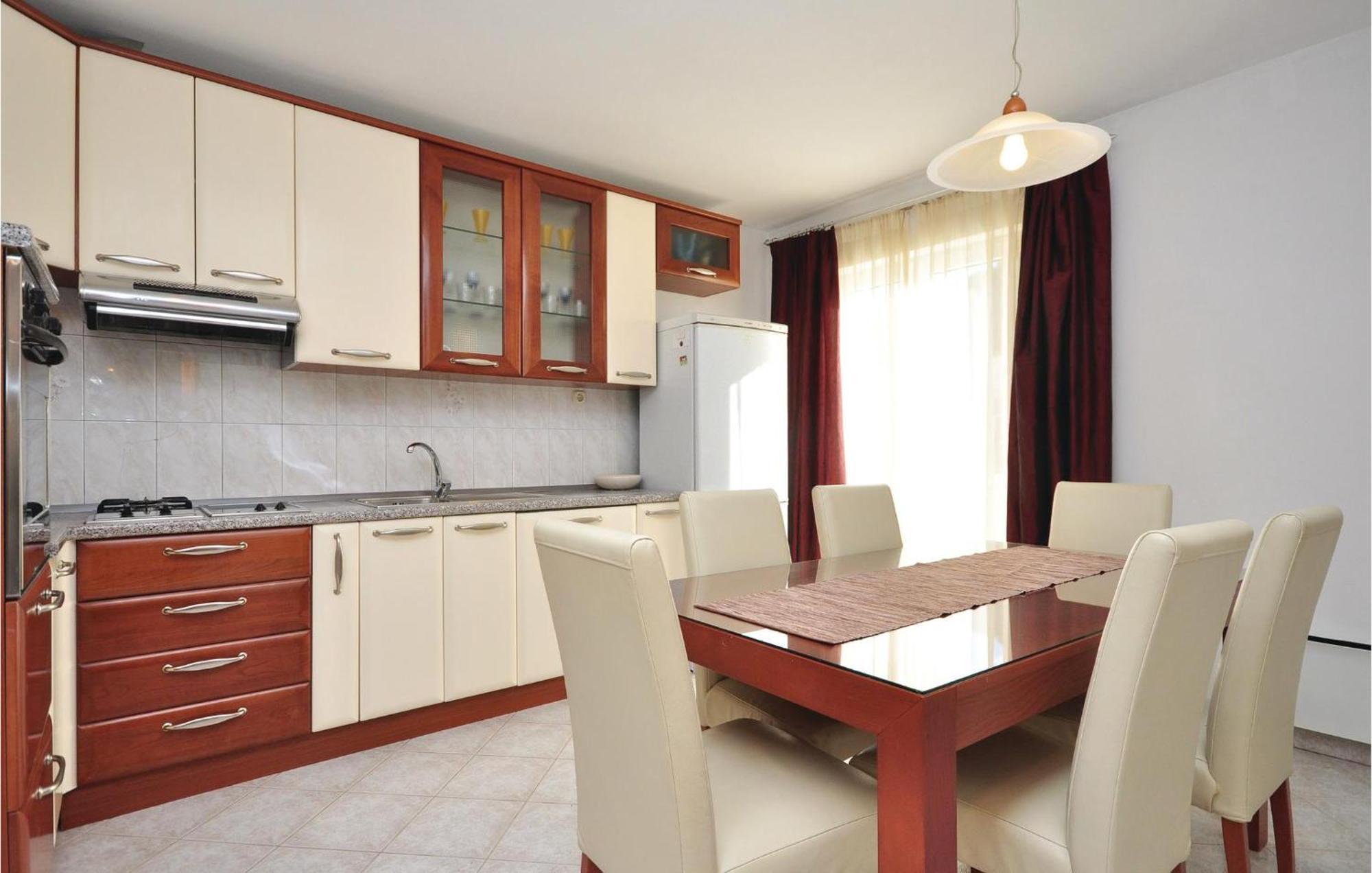 3 Bedroom Awesome Apartment In Pucisca Luaran gambar