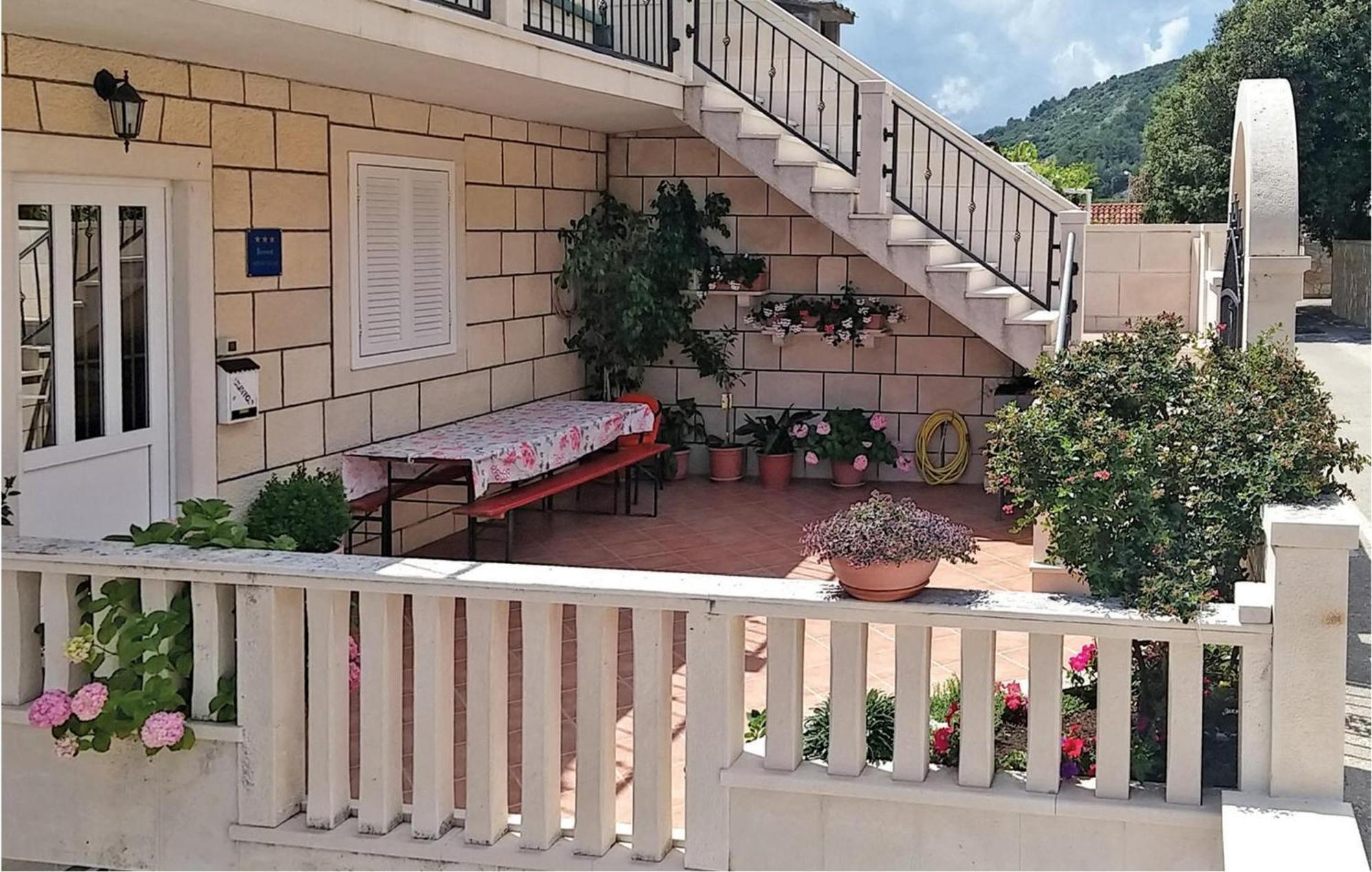 3 Bedroom Awesome Apartment In Pucisca Luaran gambar